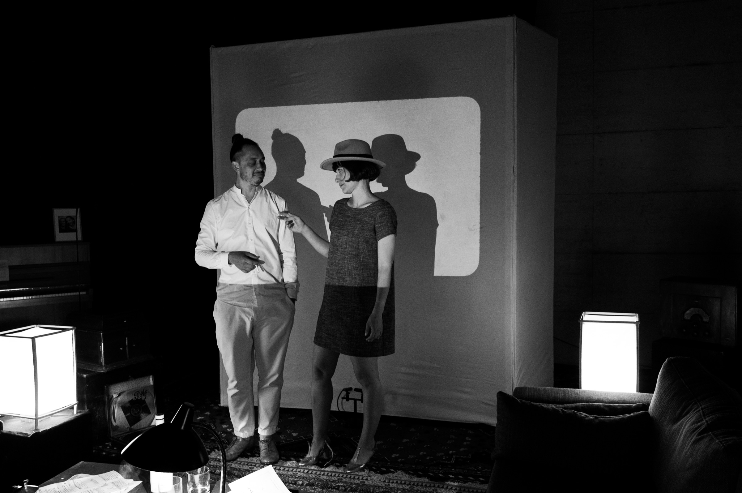 Anne Schwaller et Guillaume Prin sur scène dans La Petite au chapeau de feutre