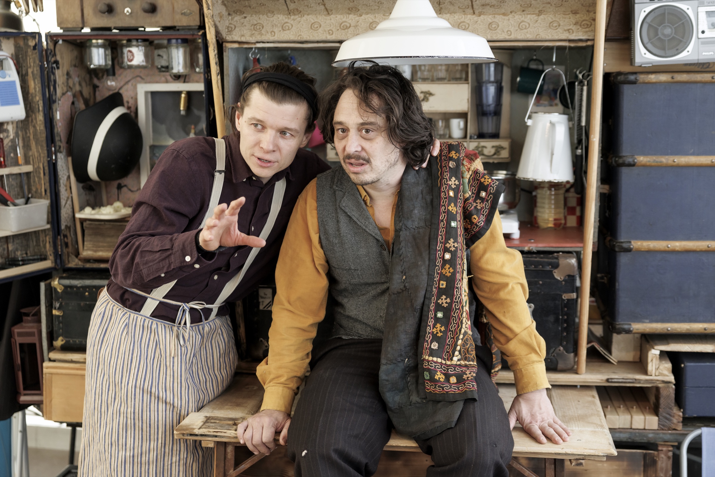 Andrei Rudakov et Guillaume Prin dans le décor de Sophos et Bravus